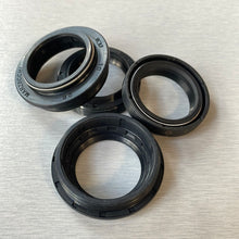 Load image into Gallery viewer, new SEAL KIT 26MM 2x oil seals + 2x dustviper 533248