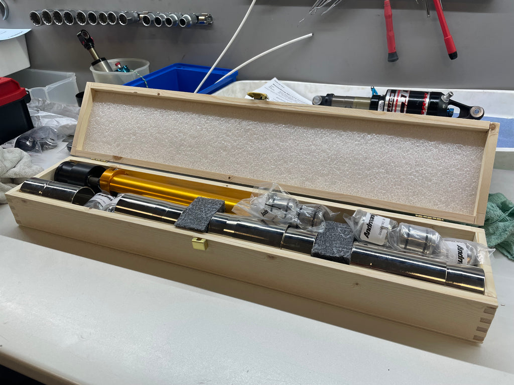 Das Andreani ein und auspresswerkzeug für MTB Gabel Buchsen. 