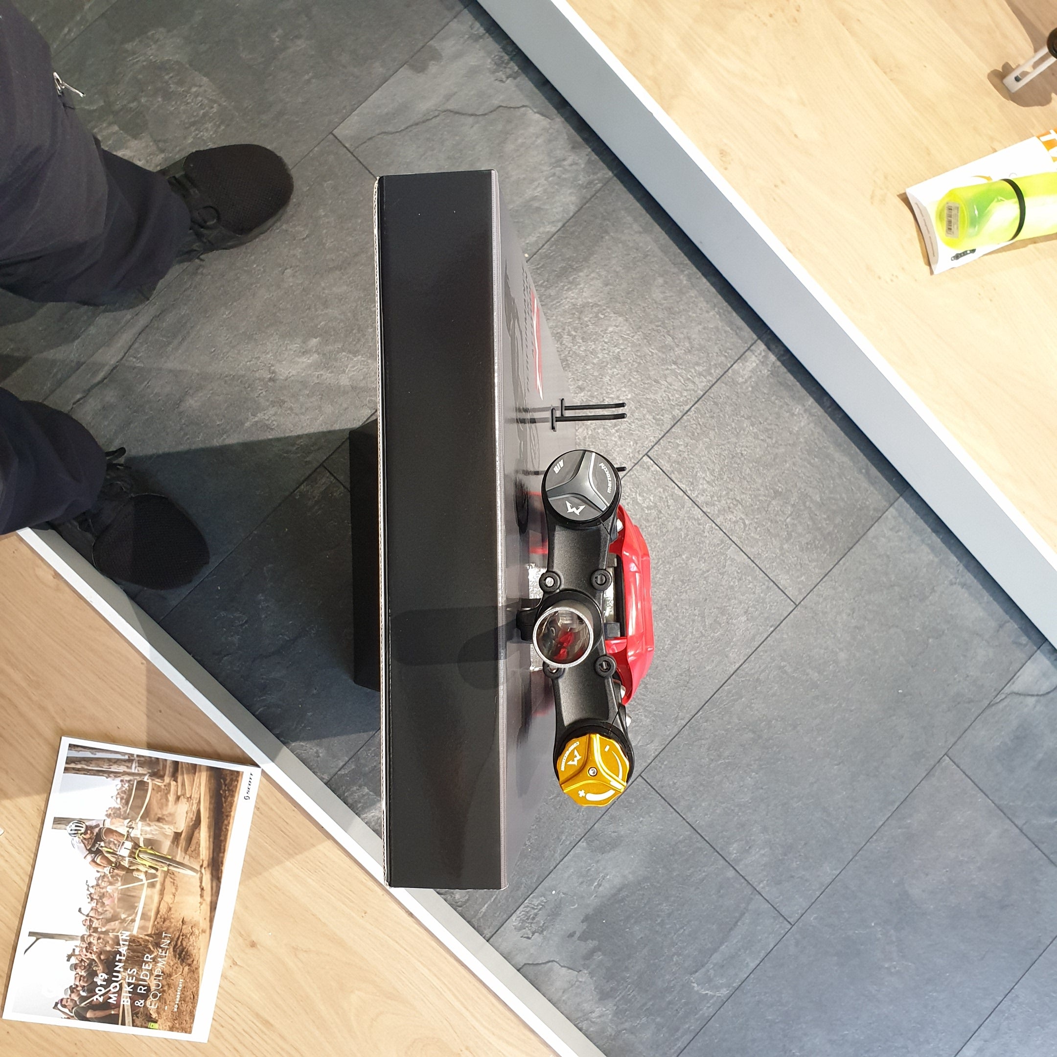 Fork holder, black for all Marzoccchi Forks