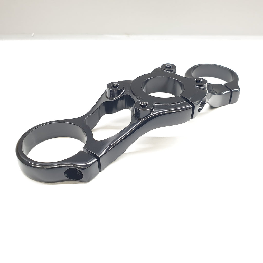 UPPER CROWN 38/GBLK/888 4 HOLES 501629 Paint scratches present