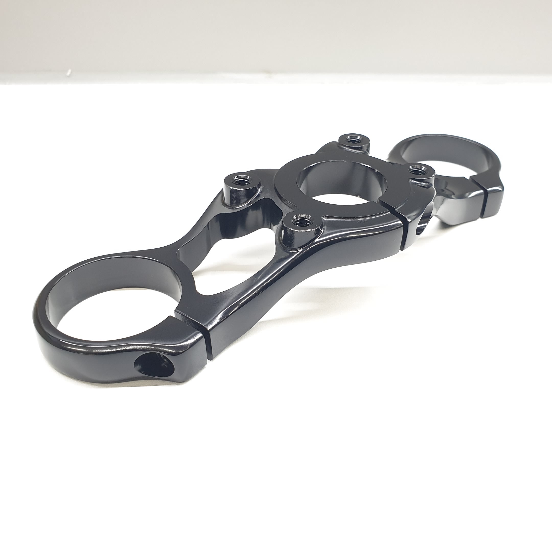 UPPER CROWN 38/GBLK/888 4 HOLES 501629 Paint scratches present